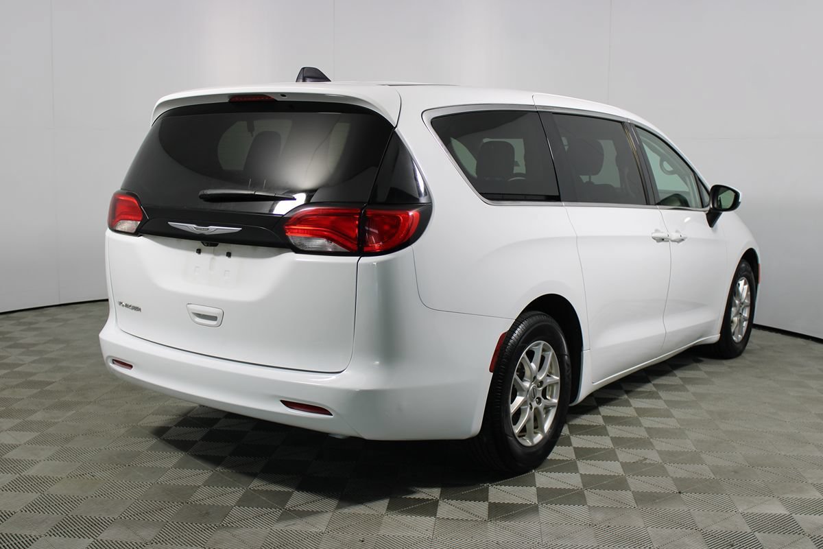 Used 2023 Chrysler Voyager LX FWD image 34