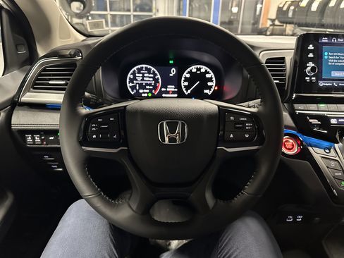 New 2026 Honda Odyssey Touring image 9