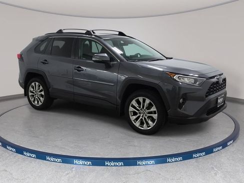 Used 2021 Toyota RAV4 XLE Premium AWD/4WD image 4