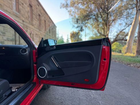 Used 2012 Volkswagen Beetle 2.0T image 16