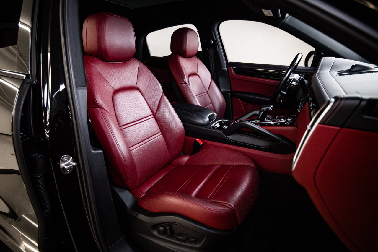 Certified 2023 Porsche Cayenne Coupe AWD/4WD image 28