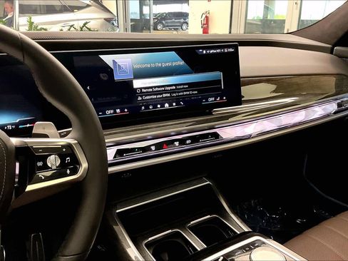 Used 2025 BMW 760i xDrive 760i xDrive w/ Executive Package image 12