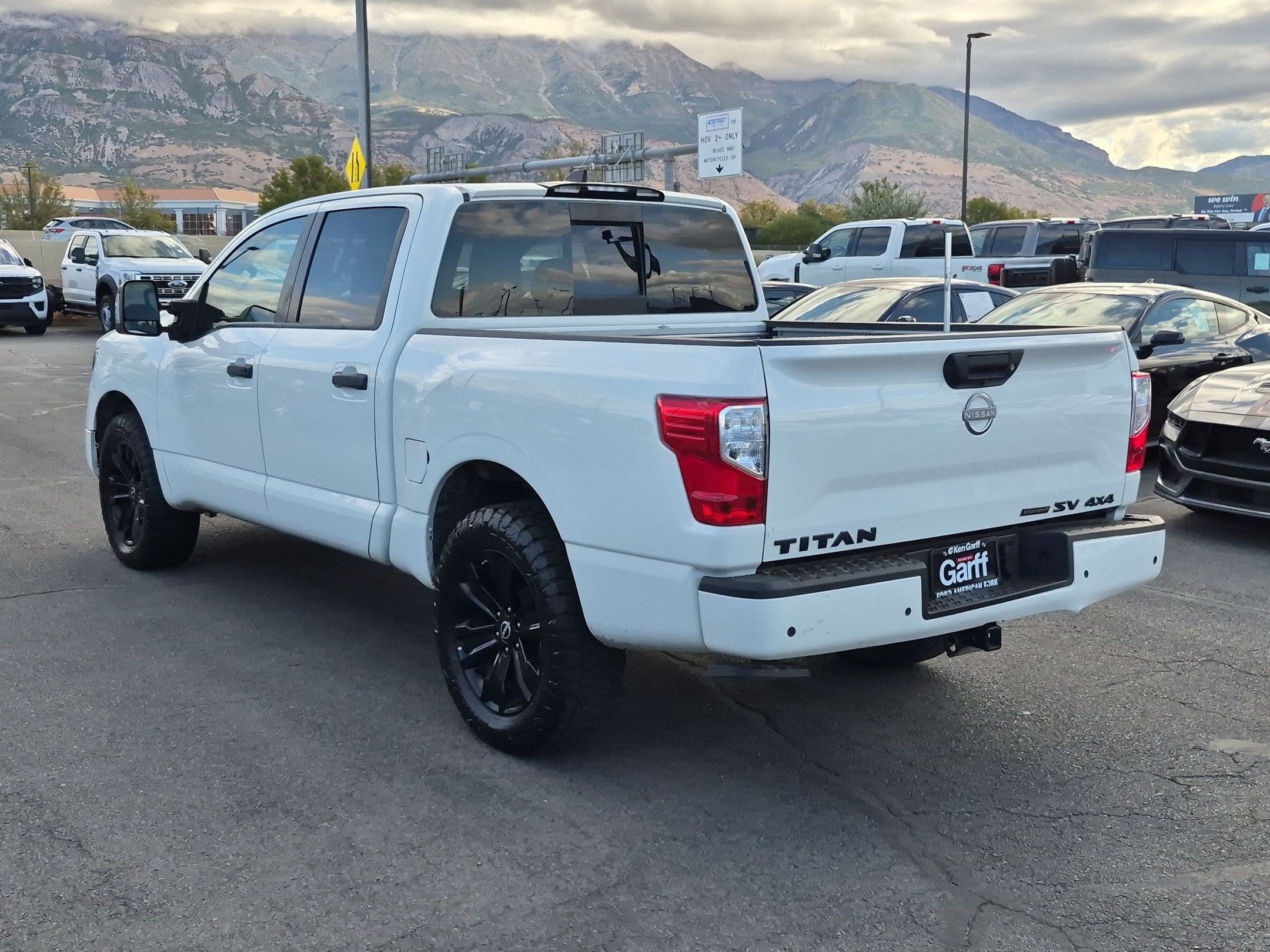 Used 2023 Nissan Titan SV w/ SV Convenience Package AWD/4WD image 9