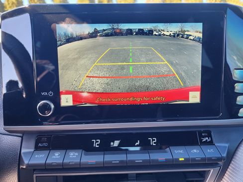 Used 2025 Toyota Camry SE image 31