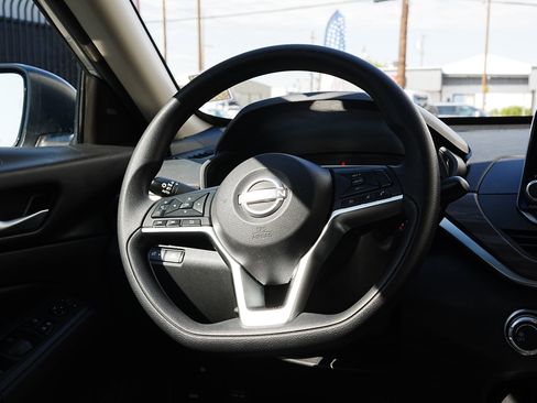 Used 2024 Nissan Altima 2.5 SV image 14