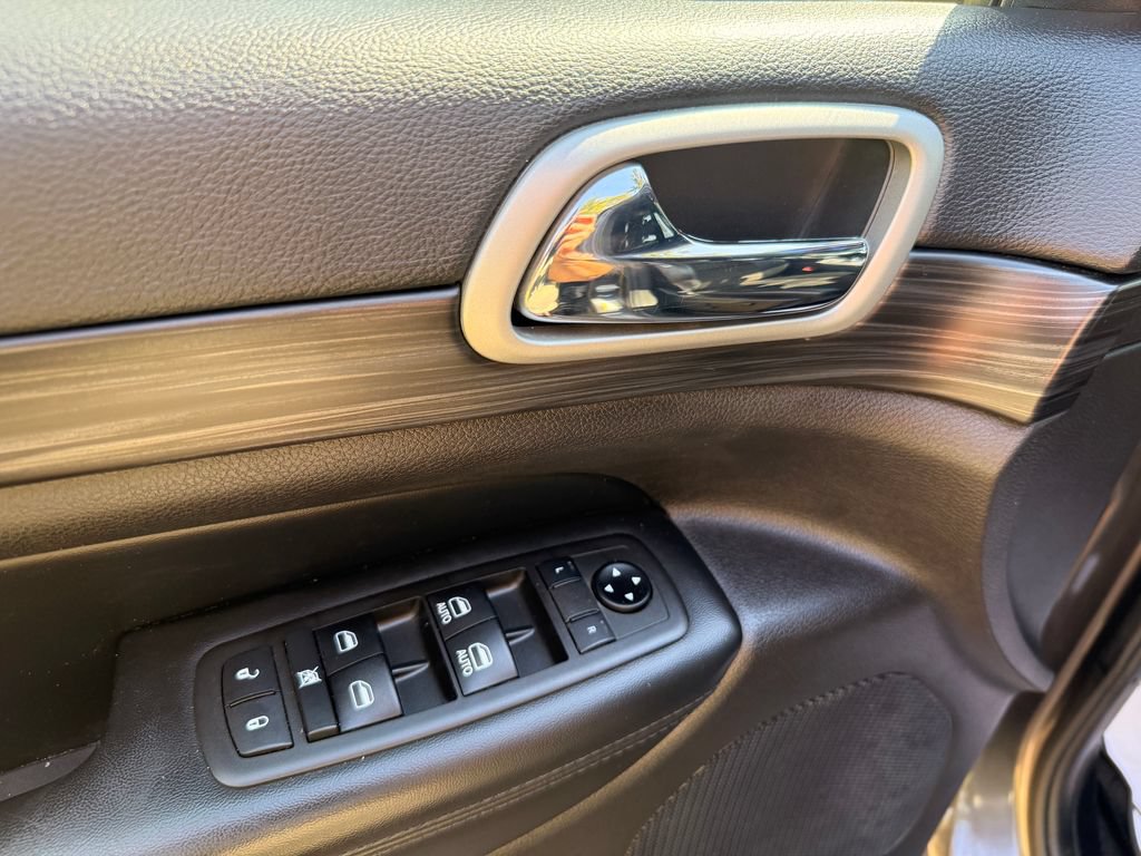 Used 2021 Jeep Grand Cherokee Altitude AWD/4WD image 12