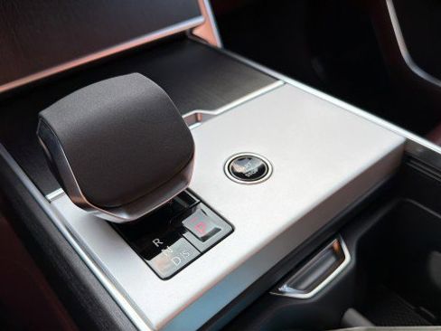 New 2026 Land Rover Range Rover SE image 24