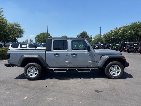 Used 2020 Jeep Gladiator Sport w/ Quick Order Package 24S AWD/4WD image 14