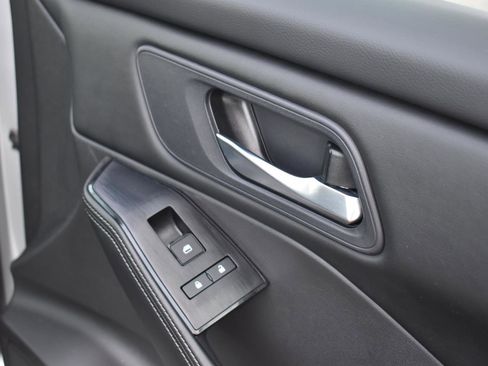 Used 2024 Nissan Rogue SV image 60