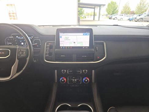Used 2021 GMC Yukon XL SLT w/ Rear Media and Nav Package AWD/4WD image 13