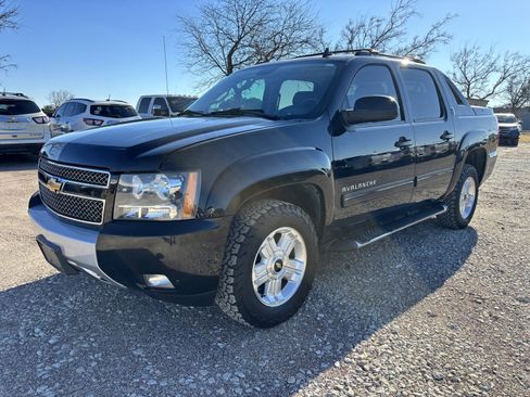 Used 2013 Chevrolet Avalanche LT image 1