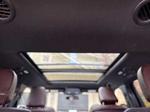 Used 2020 Ford Explorer Platinum w/ Premium Technology Package image 31