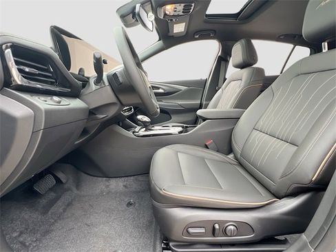 New 2026 Buick Envista Avenir image 15