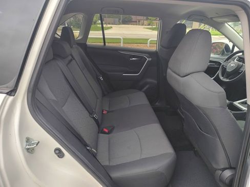 Used 2024 Toyota RAV4 XLE AWD/4WD image 17