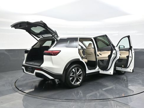 Certified 2025 INFINITI QX60 Luxe w/ Vision Package AWD/4WD image 49