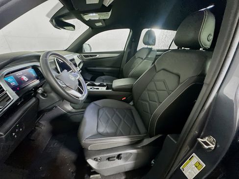 Used 2025 Volkswagen Atlas Cross Sport SE image 13