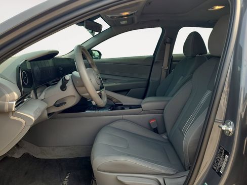 Used 2024 Hyundai Elantra SEL w/ Convenience Package FWD image 9