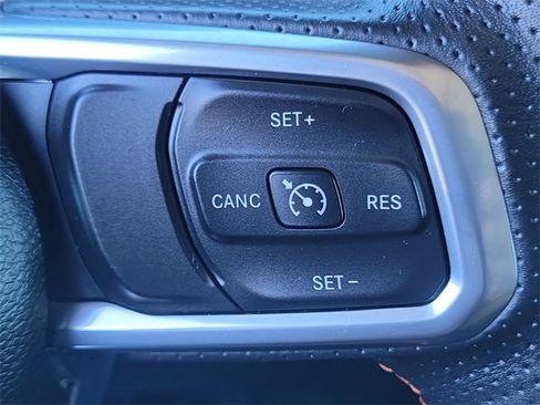 Used 2023 Jeep Gladiator Mojave w/ Cold Weather Group image 9