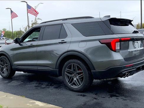 Used 2025 Ford Explorer ST w/ Sun And Sound Package AWD/4WD image 2