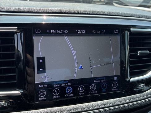 Used 2019 Chrysler Pacifica Limited w/ Tire & Wheel Group FWD image 17
