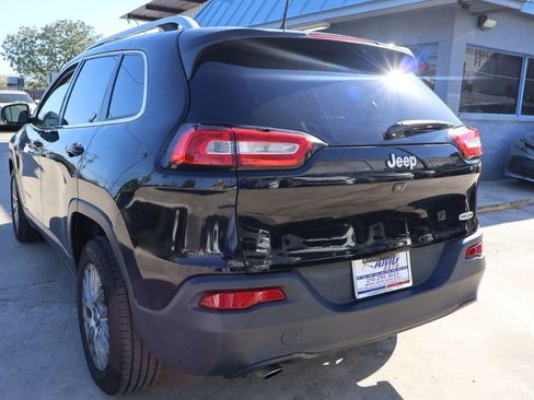 Used 2018 Jeep Cherokee Latitude image 5