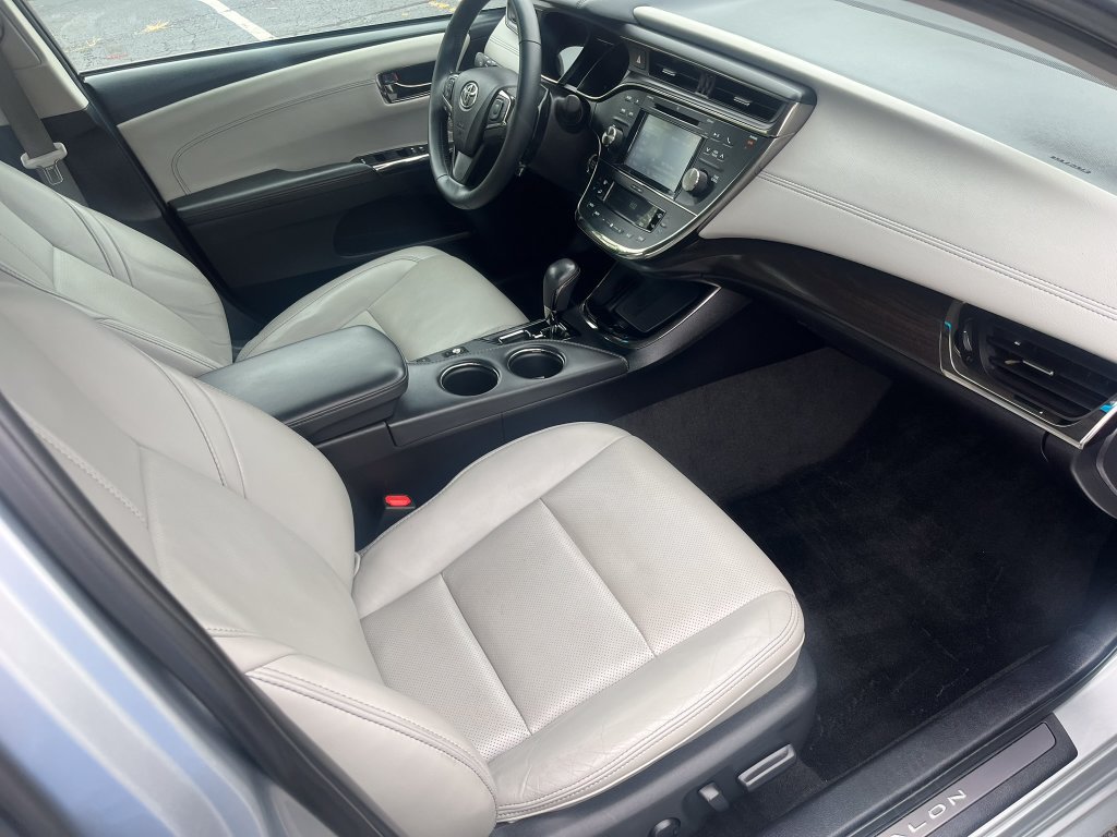 Used 2016 Toyota Avalon Limited FWD image 12