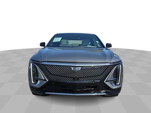 Used 2024 Cadillac Lyriq Luxury AWD/4WD image 3