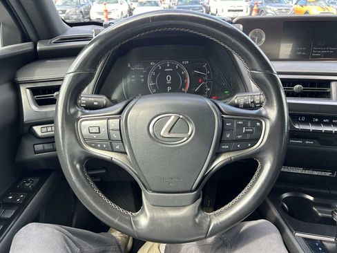 Used 2022 Lexus UX 200 FWD image 11