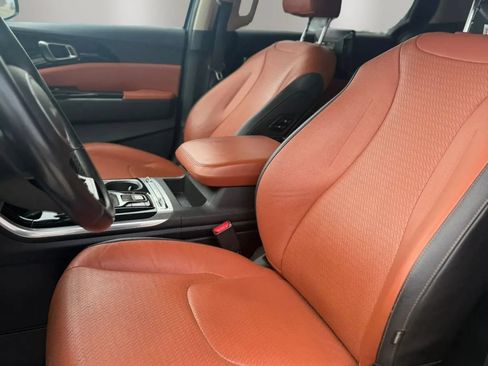 Used 2023 Kia Carnival SX Prestige FWD image 11