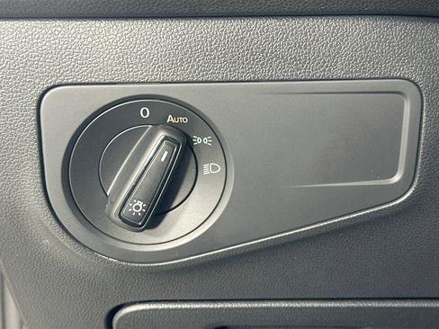 Used 2022 Volkswagen Tiguan S image 10