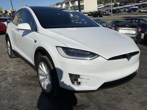 Used 2016 Tesla Model X 90D image 75