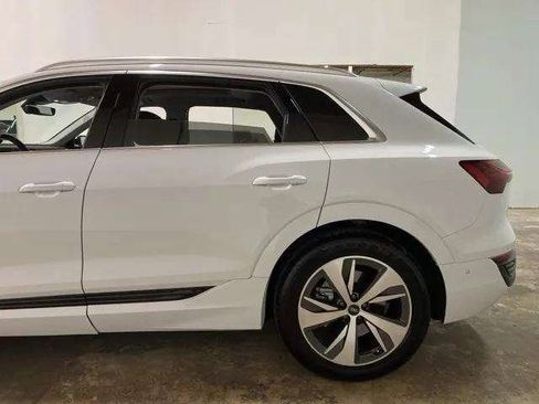 Used 2024 Audi Q8 e-tron Premium Plus w/ Premium Plus Package image 96