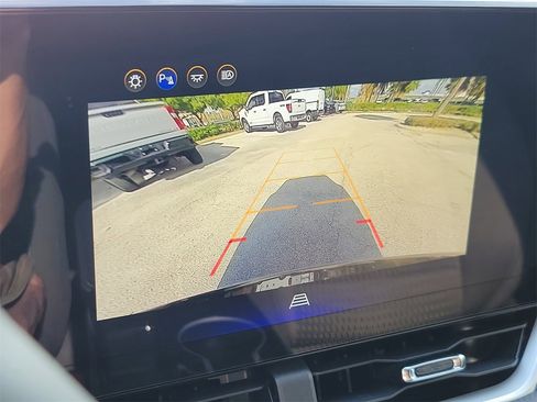 Used 2025 Chevrolet Equinox LT image 23