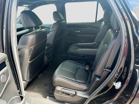 Used 2025 Honda Pilot TrailSport image 25