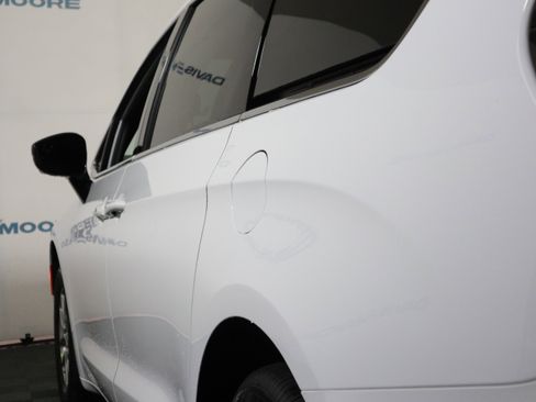 New 2026 Chrysler Pacifica Select image 10