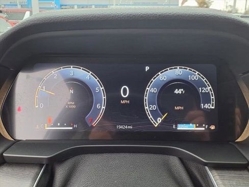 Used 2024 Jeep Grand Cherokee Limited image 12