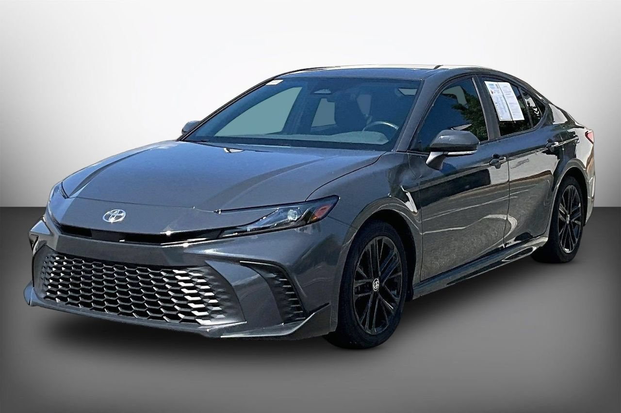 Used 2025 Toyota Camry SE FWD image 4