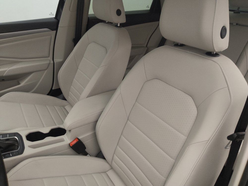 Used 2024 Volkswagen Jetta SE w/ Panoramic Sunroof Package FWD image 17