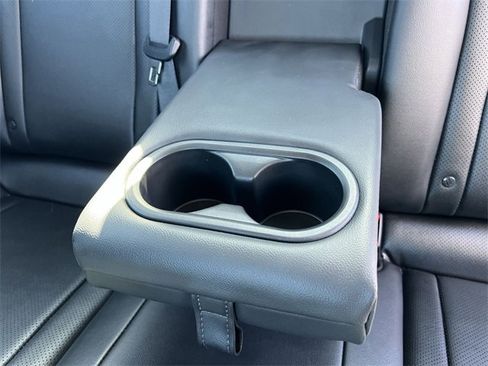 Used 2024 Hyundai Elantra Limited image 24