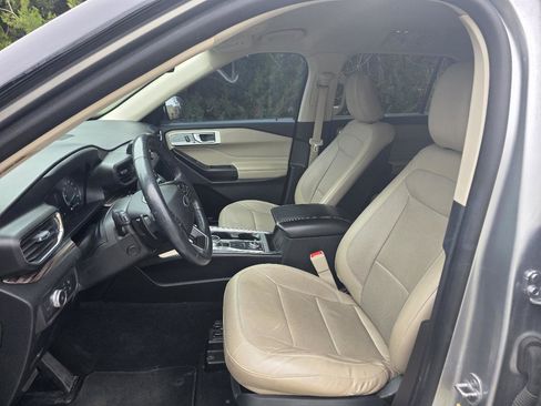 Used 2020 Ford Explorer Limited image 12