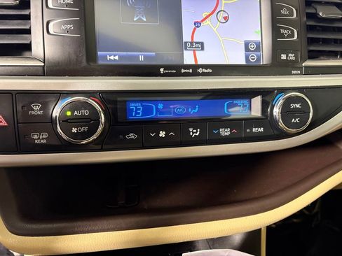 Used 2018 Toyota Highlander XLE AWD/4WD image 20