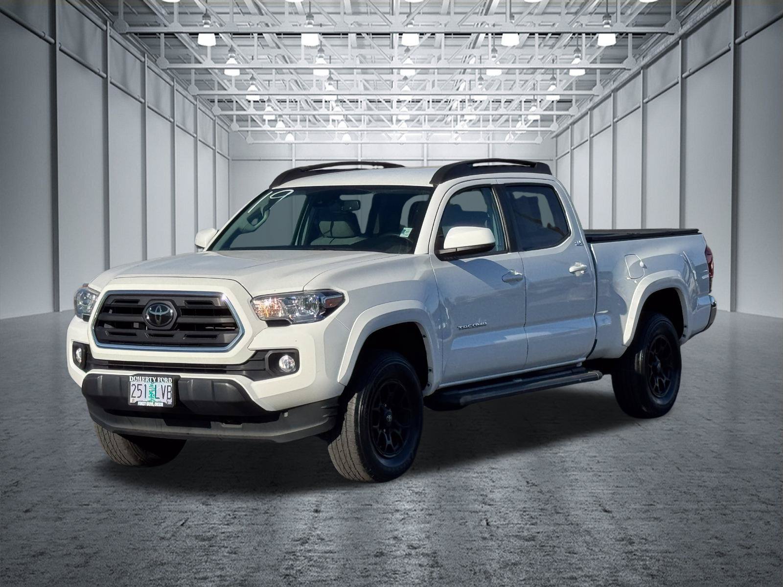 Used 2019 Toyota Tacoma SR5 AWD/4WD image 6