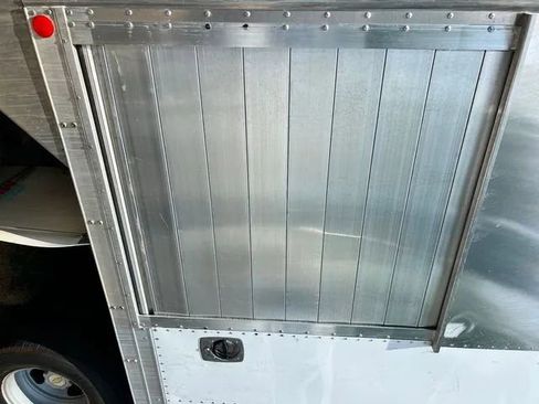 Used 2016 Chevrolet Express 4500 image 18