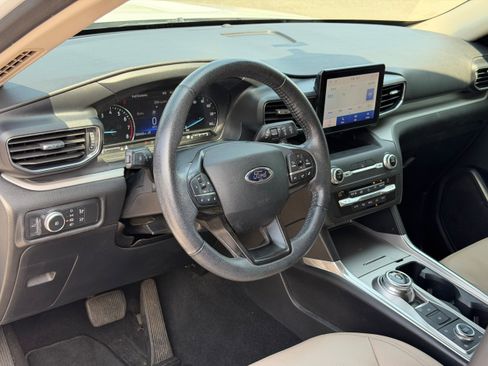 Used 2020 Ford Explorer XLT w/ Equipment Group 202A AWD/4WD image 5