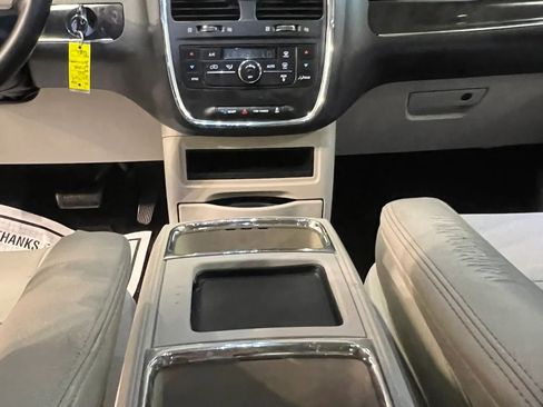 Used 2015 Chrysler Town & Country Touring FWD image 12