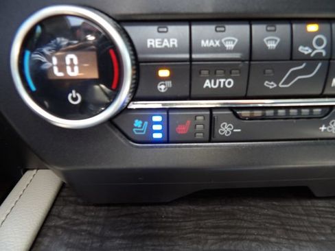 Used 2018 Ford Expedition Limited w/ Equipment Group 301A AWD/4WD image 34