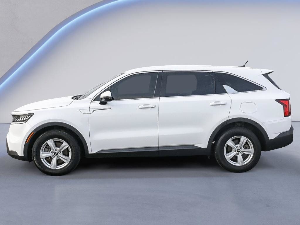 Used 2023 Kia Sorento LX FWD image 3