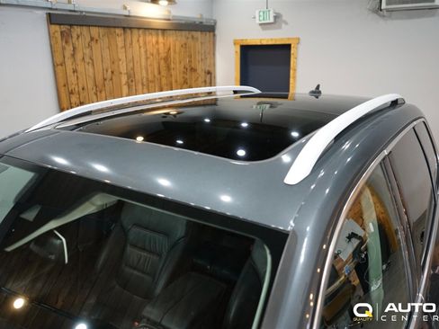 Used 2016 Volkswagen Touareg Sport image 9