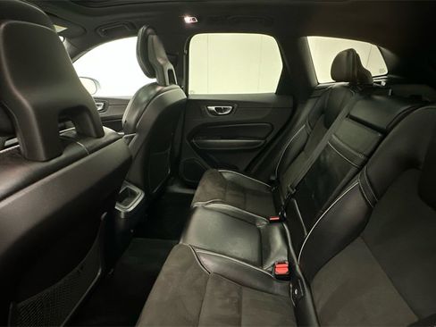 Used 2018 Volvo XC60 T6 R-Design w/ Convenience Package image 9