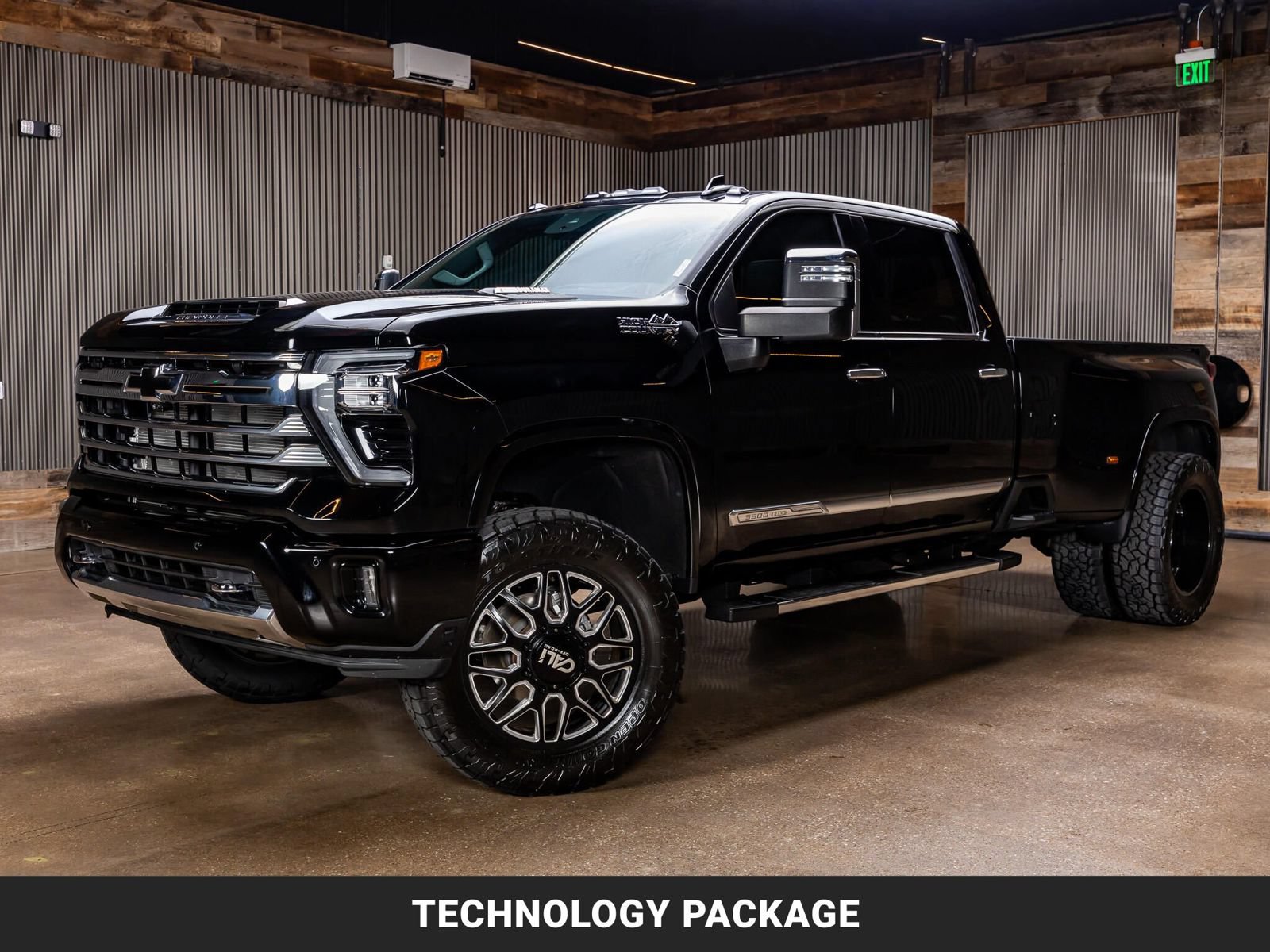 Used 2024 Chevrolet Silverado 3500 High Country w/ High Country Premium Package AWD/4WD image 4